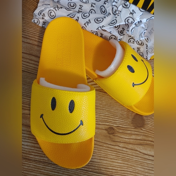 Chinatown Market Yellow Slide (Size: 9M) - Picture 3 of 4